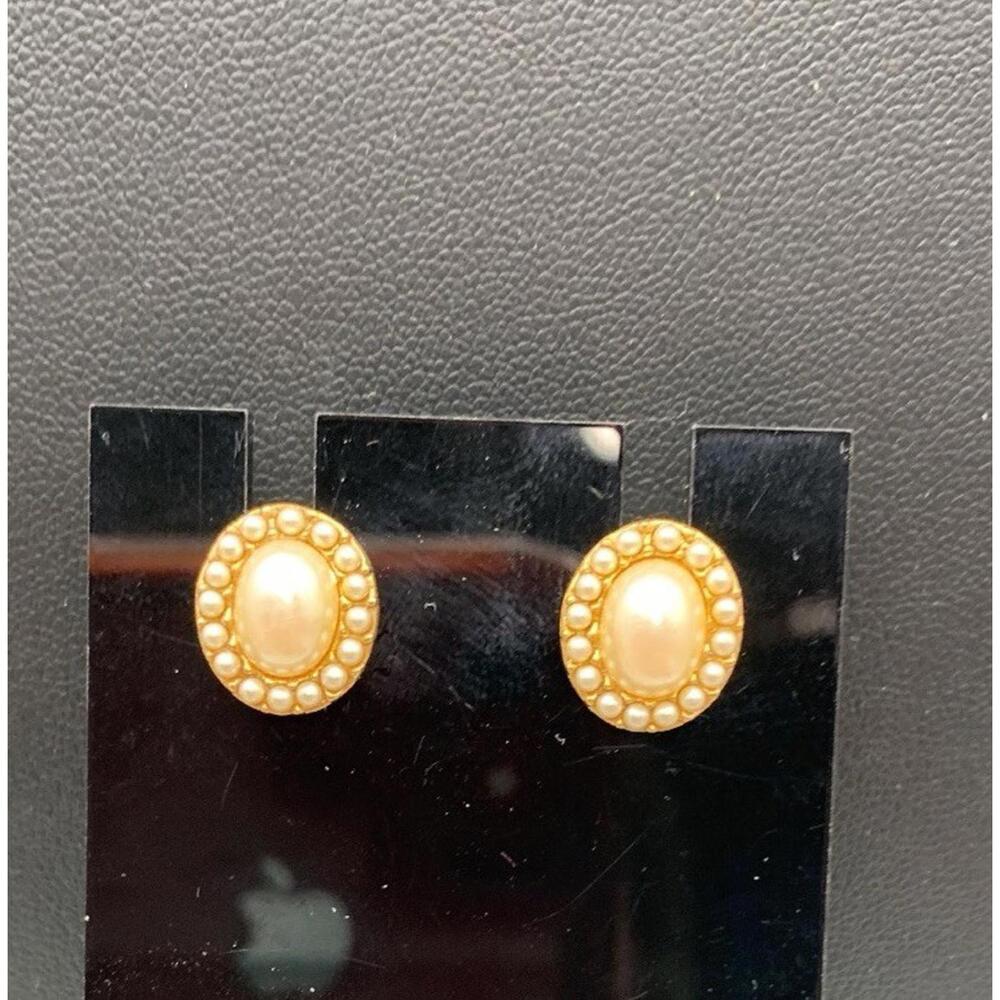 Vintage 1928 Brand Gold Tone & Faux Pearls Dainty Stud Earrings Oval